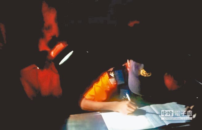 尼伯特掀15級陣風 蘭嶼1317戶停電 尼伯特掀15級陣風 蘭嶼1317戶停電