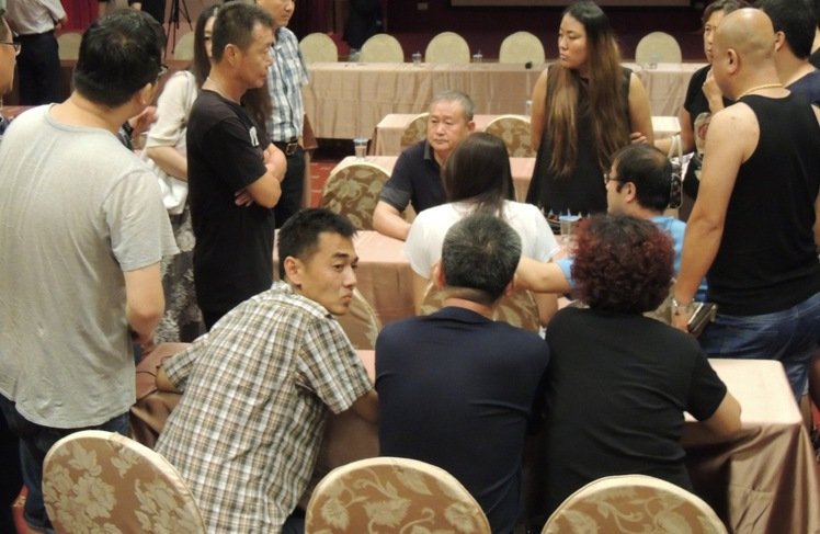 沒等到檢驗(yàn)結(jié)果 90%罹難陸客家屬不愿回家 沒等到檢驗(yàn)結(jié)果 90%罹難陸客家屬不愿回家