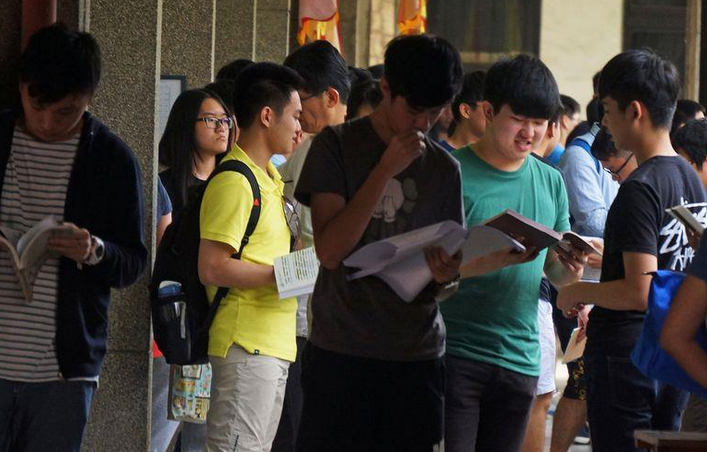 臺(tái)灣少子化危機(jī)發(fā)酵 6所高校缺額超5成創(chuàng)新高 臺(tái)灣少子化危機(jī)發(fā)酵 6所高校缺額超5成創(chuàng)新高