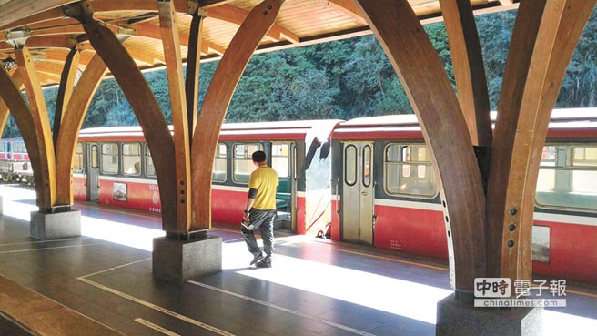 ����ɽɭ���F·ɽ�ϰ�܇���ο�ϡ��