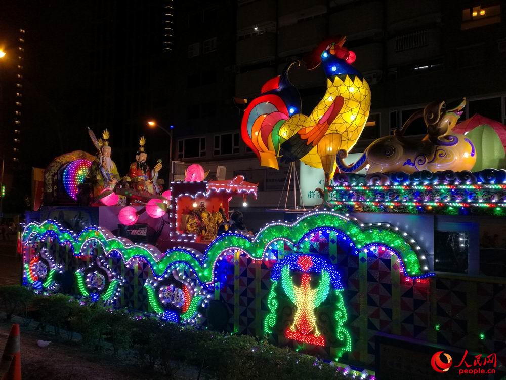 高清:2017高雄燈會藝術(shù)節(jié)點(diǎn)亮愛河