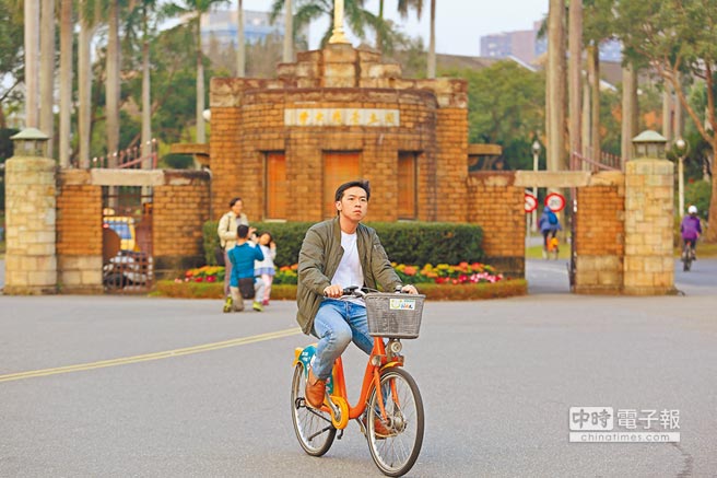 臺媒批民進黨操控大學(xué)“承諾書”議題:兩岸學(xué)術(shù)正常交流對臺最有利 臺媒批民進黨操控大學(xué)“承諾書”議題:兩岸學(xué)術(shù)正常交流對臺最有利