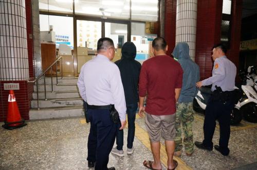 ���x������t(y��)Ժ4��5����������ң���������(d��ng)����(du��)�����{(di��o)醱O(ji��n)ҕ����܇׷�ˣ�������С�r(sh��)�����������������_(t��i)����(li��n)�ψ�(b��o)��ӛ���ֲ�򑣯�zӰ