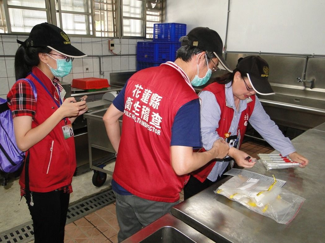 花蓮3校傳營(yíng)養(yǎng)午餐問(wèn)題 169名學(xué)生疑中毒求診 花蓮3校傳營(yíng)養(yǎng)午餐問(wèn)題 169名學(xué)生疑中毒求診