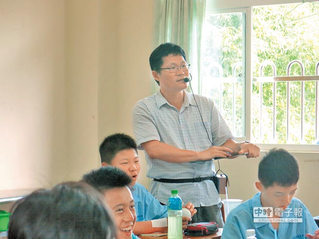 臺(tái)初中教師33歲終圓大學(xué)夢(mèng) 講述坎坷經(jīng)歷勉勵(lì)學(xué)生 臺(tái)初中教師33歲終圓大學(xué)夢(mèng) 講述坎坷經(jīng)歷勉勵(lì)學(xué)生