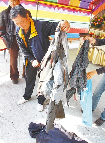 臺灣91歲老農(nóng)遭野狗咬死 面對惡犬要慢退防衛(wèi)威嚇(圖) 臺灣91歲老農(nóng)遭野狗咬死 面對惡犬要慢退防衛(wèi)威嚇(圖)