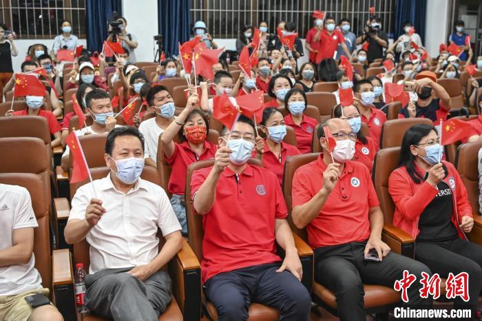 ��������ϴ�W(xu��)������ԓУ���ݷ��w���^�����տ�ِ��ֱ�������Ї����ӽ����(du��)���͹Ą�������K�F �z