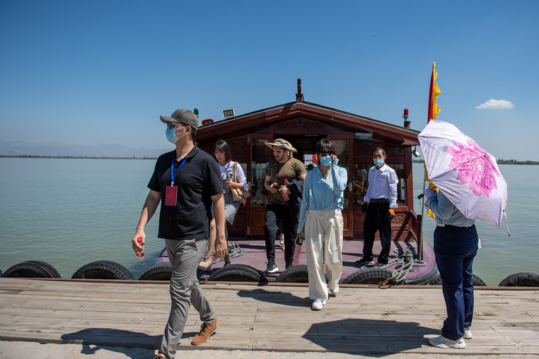 【中國(guó)有約】水沙一色沙湖美 流連忘返不思?xì)w