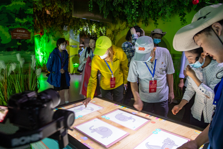 【中國(guó)有約】水沙一色沙湖美 流連忘返不思?xì)w