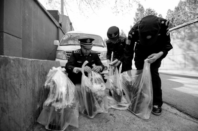 北京小長假首日高速擁堵 京藏高速暴堵近12小時 北京小長假首日高速擁堵 京藏高速暴堵近12小時