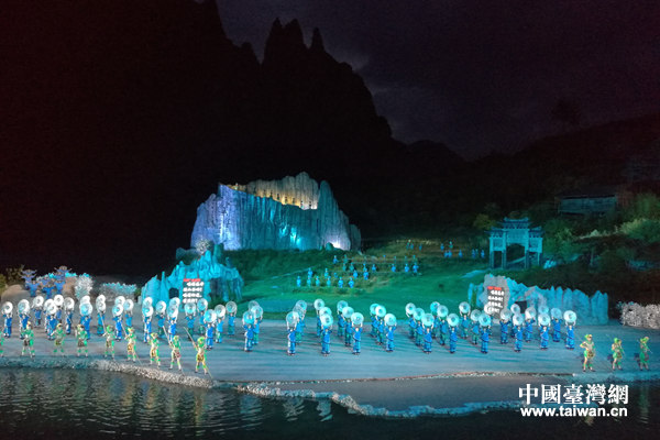 湖北媒體行采風(fēng)團(tuán)品鑒恩施《龍船調(diào)》 凄美愛(ài)情感天動(dòng)地 湖北媒體行采風(fēng)團(tuán)品鑒恩施《龍船調(diào)》 凄美愛(ài)情感天動(dòng)地