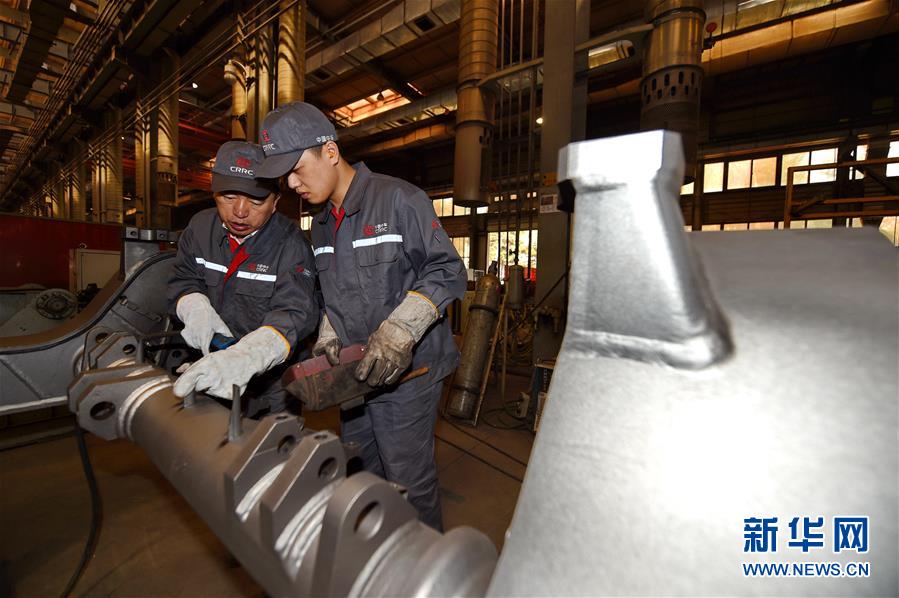 “工人院士”李萬君:大國工匠為中國夢提速 “工人院士”李萬君:大國工匠為中國夢提速