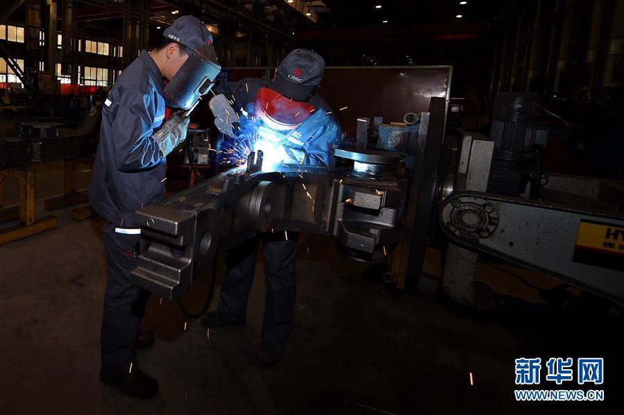 “工人院士”李萬君:大國工匠為中國夢提速 “工人院士”李萬君:大國工匠為中國夢提速