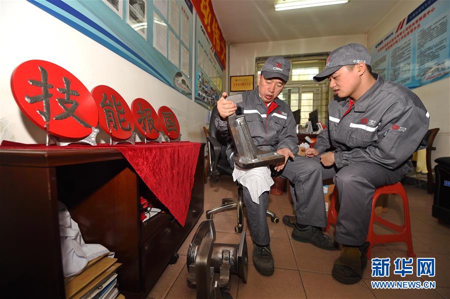 “工人院士”李萬君:大國工匠為中國夢提速 “工人院士”李萬君:大國工匠為中國夢提速