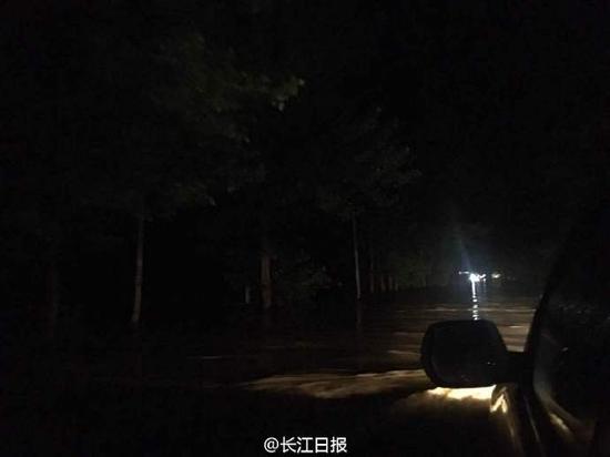 武漢新洲堤壩決口 1800人疏散暫無傷亡報告 武漢新洲堤壩決口 1800人疏散暫無傷亡報告