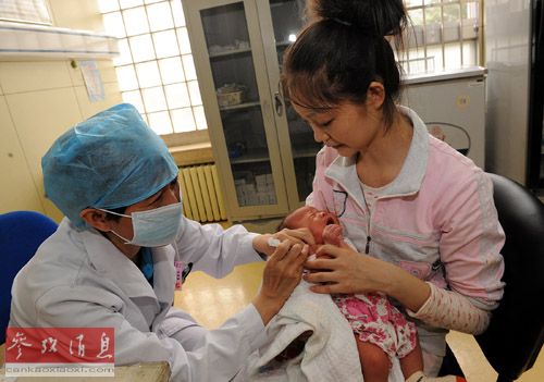 港媒:內(nèi)地多地現(xiàn)疫苗短缺 新流通體制尚未建立 港媒:內(nèi)地多地現(xiàn)疫苗短缺 新流通體制尚未建立