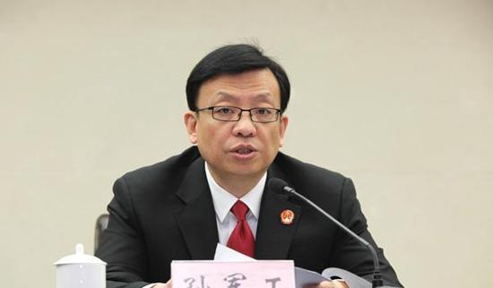 最高法新聞發(fā)言人孫軍工辭職 或?qū)⑷肼毎⒗锇桶? alt=