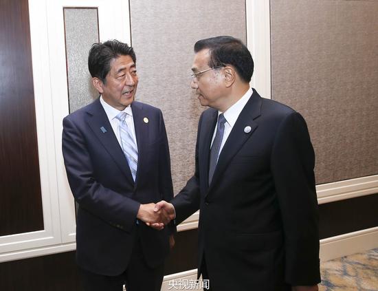 李克強(qiáng)會(huì)見日本首相安倍晉三 李克強(qiáng)會(huì)見日本首相安倍晉三