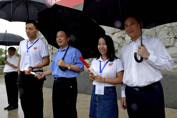 【網(wǎng)絡(luò)媒體走轉(zhuǎn)改】用腳采訪 用筆還原 網(wǎng)媒們的“表情包”