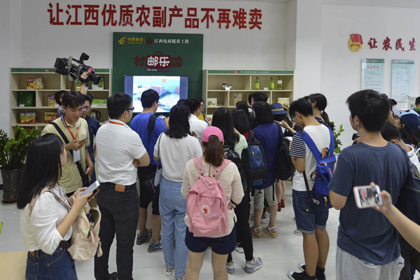 【網(wǎng)絡(luò)媒體走轉(zhuǎn)改】用腳采訪 用筆還原 網(wǎng)媒們的“表情包”