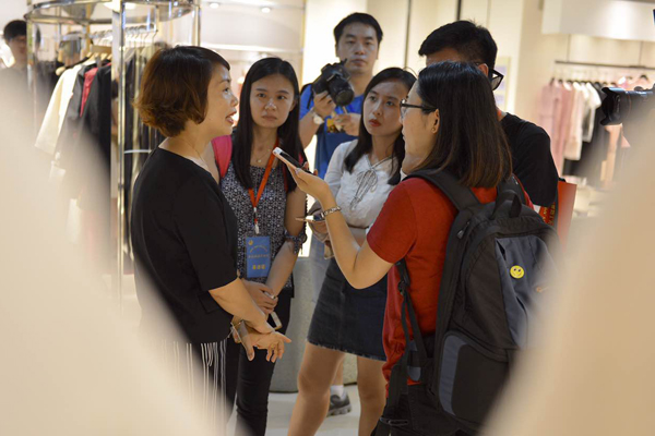 【網(wǎng)絡(luò)媒體走轉(zhuǎn)改】用腳采訪 用筆還原 網(wǎng)媒們的“表情包”