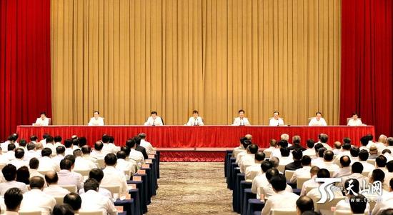 8��29�������΅^(q��)�ɲ����(hu��)��(hu��)��(ch��ng)��ӛ�߱R��һ���ξ��z