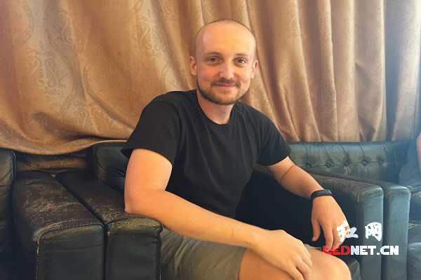 【網(wǎng)絡(luò)媒體走轉(zhuǎn)改】Tyler:像斯諾那樣寫長(zhǎng)征故事 【網(wǎng)絡(luò)媒體走轉(zhuǎn)改】Tyler:像斯諾那樣寫長(zhǎng)征故事