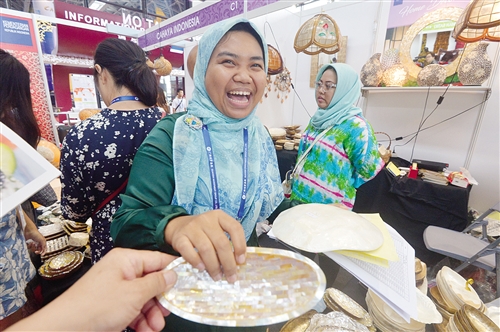 �|�˸���(gu��)��ɫչƷ������(hu��)չ���ġ���Ȧ�ۡ��ό�����