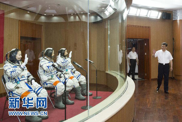 2013��6��11��,�й����뿂��ӛ������܊ί��ϯ��������ϯ��(x��)��ƽ������Ȫ�l(w��i)�ǰl(f��)�����ĺ���T��Ԣ�����w,�鼴�������ĺ���T���١����Թ⡢����ƽ������ ���A��ӛ�� ��W(xu��)�� �z