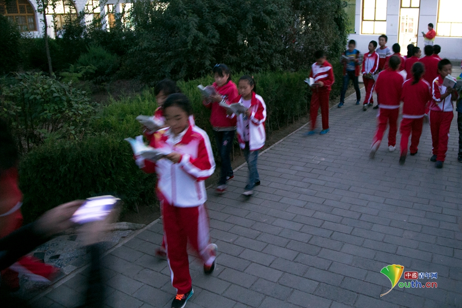 ���W(w��ng)�j(lu��)ý�w���D(zhu��n)�ġ�ǡͬ�W(xu��)���꣺Ⱥɽ�ڲ�ס�t܊С�W(xu��)�����ʕ�