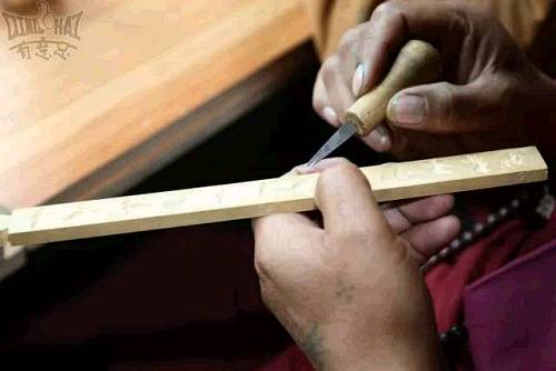 �ଔ���gľ��vʷ�ƾã���(y��ng)�ÏV�����ǃ�(y��u)������gˇ�g(sh��)֮һľ�����ڰଔ���g�����T�������������Ʒ�͹�ˇƷ�b����V��ÿ��(g��)��ͥ�����γɶ�N�L(f��ng)����ľ��ɷ֞����w�A�������񡢸�������������С��tɏŭ�š��������_���������ǰଔ���gľ��ˇ�˱��F(xi��n)�Ă��y(t��ng)���}��