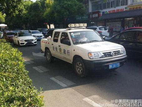 江蘇一執(zhí)法車為受傷女同事送醫(yī) 紀委:超范圍用公車