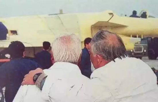 ����-10ԇ�w�F(xi��n)��(ch��ng)�����~�ı�Ӱ���������򋣬�Ҟ鿂���̎�Ѧ��ۣ��c��܊����������