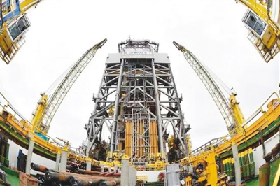 中國(guó)試采成功 可燃冰規(guī)模開(kāi)采終現(xiàn)“光明” 中國(guó)試采成功 可燃冰規(guī)模開(kāi)采終現(xiàn)“光明”