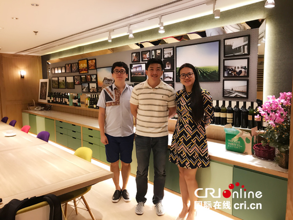 �DƬĬ�J���}