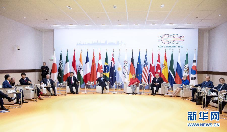 7��7������ʮ�����F�I(l��ng)��(d��o)�˵�ʮ���η���ڵ��h���e����������ϯ��(x��)��ƽ��ϯ���l(f��)���}�顶�Գ��_�Ű��ݡ��Ƅ�(li��n)�����L������Ҫ�vԒ���@�Ƿ��ǰ����(x��)��ƽ��ϯ��ʮ�����F����I(l��ng)��(d��o)����Մ�������A��ӛ�� ��W(xu��)�� �z