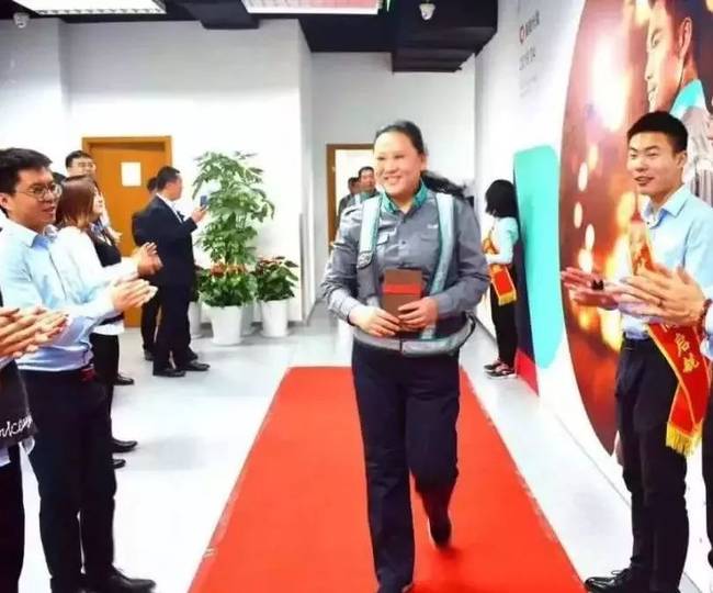 ����Ů���U��4������� ���{���Ԛ���r�����¸����fӢ�Z��