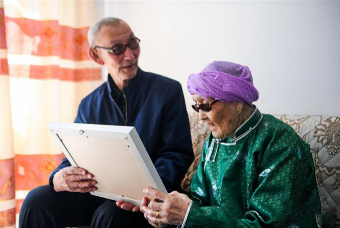 �ؑ�������ƽ����ӛ�����ҕr���龰�����������˺��ϰ鶼�y�ڃ�(n��i)�ĵļ��������DƬ��Դ�����A�W(w��ng)��