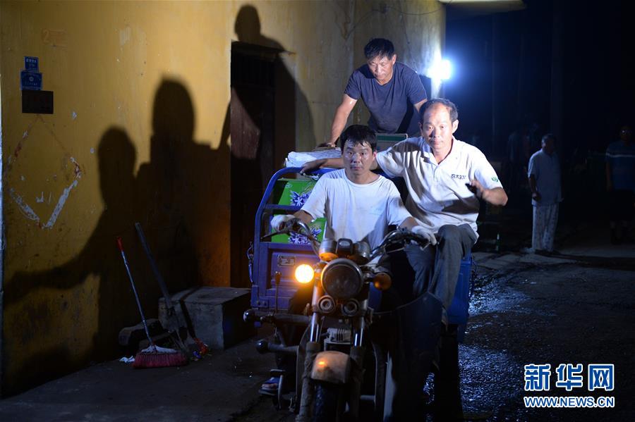 ������(x��)��ƽ�r���Ї���ɫ������x˼��ָ���¡����r����������ƪ�¡���(x��)��ƽ����ӛ�P(gu��n)���¡��D�Ļ��ӣ���13��һ�О������񡪡�����ȫ����Ѵ�Ȟ�(z��i)ȡ���A�����ش����֮�r