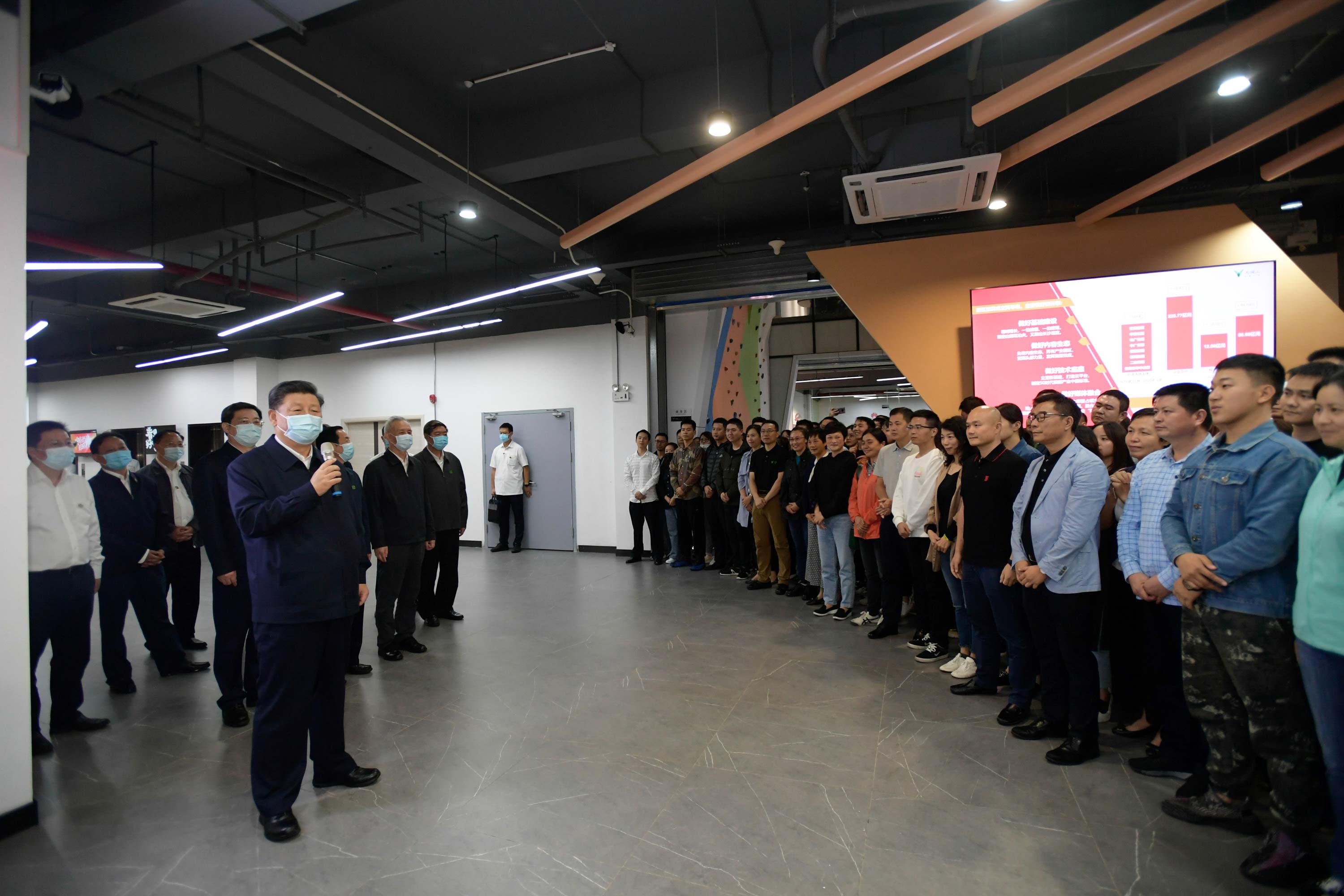 9��16����18�����й����뿂��ӛ��������ϯ������܊ί��ϯ����ƽ�ں��Ͽ��졣�@��17������������ƽ���R��ɽҕ�l�Ą�(chu��ng)�a(ch��n)�I(y��)�@����r��ͬ����ĘI(y��)�ˆT�H�н�����