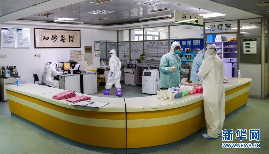 ������һ���t(y��)���ˆTӢ��Ⱥ�w���D�Ļ��ӣ���11��һ�О������񽡿������в���(zh��n)�^(q��)���t(y��)Ժ�h�Tͻ��꠿����¹ڷ�������ӛ��