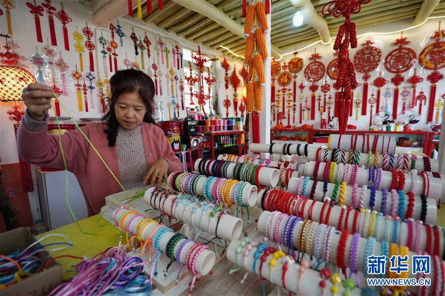 (全面建成小康社會(huì)“百城千縣萬村調(diào)研行”·圖文互動(dòng))(3)北戴河村:藝術(shù)院落“點(diǎn)亮”鄉(xiāng)村致富路