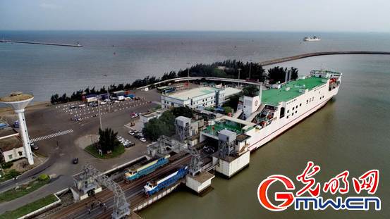 【發(fā)現(xiàn)最美鐵路】移動的海上“鐵路” 開啟海南自貿(mào)港建設(shè)“加速度”