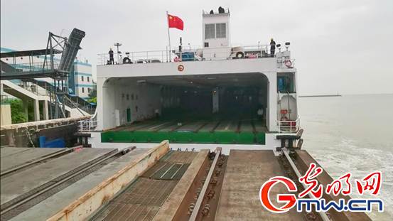 【發(fā)現(xiàn)最美鐵路】移動的海上“鐵路” 開啟海南自貿(mào)港建設(shè)“加速度”