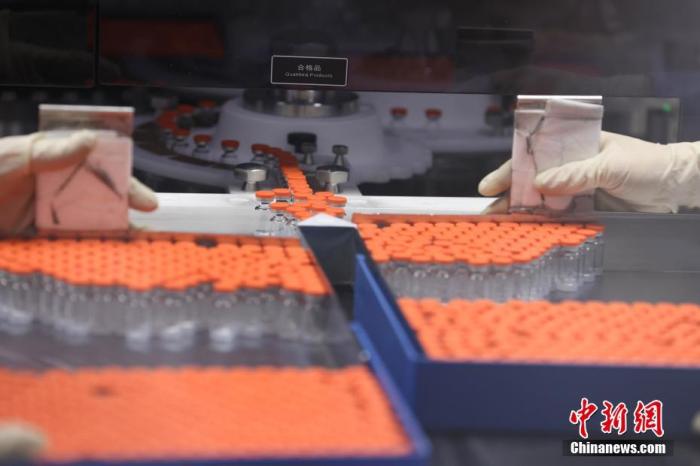 資料圖:北京科興中維生物技術(shù)有限公司生產(chǎn)線上的疫苗。 <a target='_blank' ><p align=