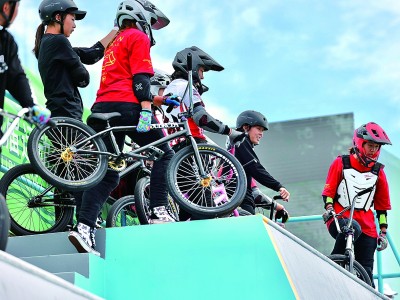 ���v�շ��D(zhu��n)�г�Խ����