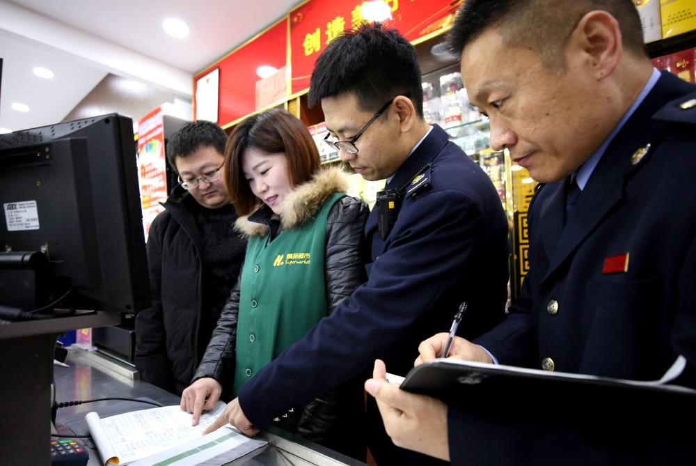 �������Ҹ��� �A�Úvʷ����(d��ng)��������ʮ�Ō�����o(j��)ί����ȫ��(hu��)���_֮�H