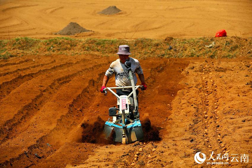 ��ͨ��ɽ���r(n��ng)���ÙC(j��)е���N�R����� ��̫ƽ�z