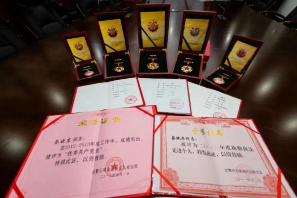 ����������׿���ľ���Ӣ���Ѱ���