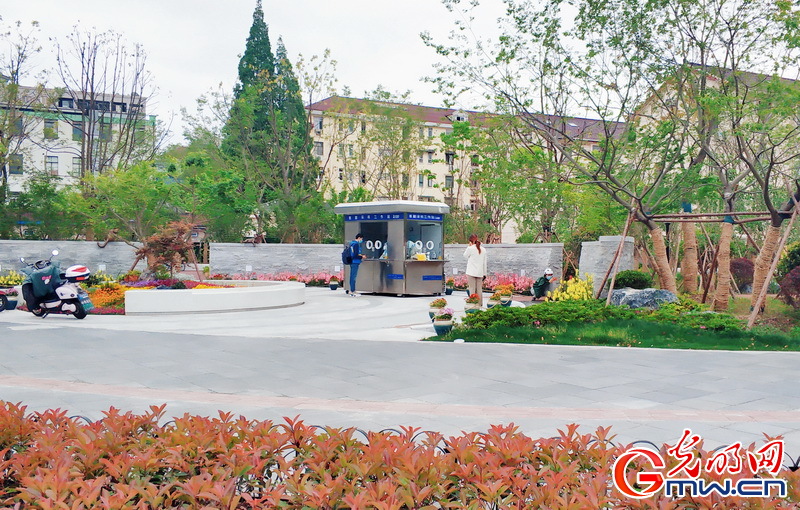 【組圖】“守滬者聯(lián)盟”丨上海構(gòu)建“15分鐘核酸服務(wù)圈” 便民核酸采樣工作站現(xiàn)身街頭